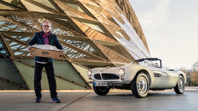 Врвен готвач доставува храна со олдтајмер BMW