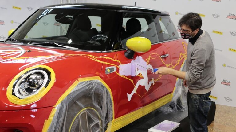 Електрично Mini за 80-годишнината на суперхеројот Флеш