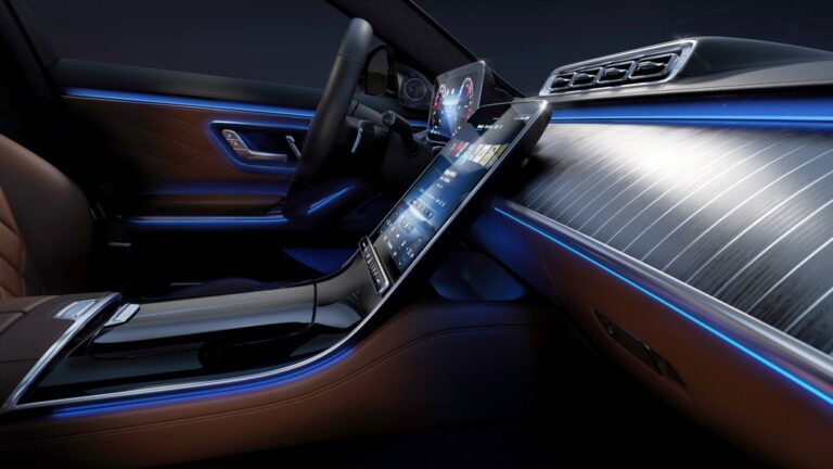 Кабината на Mercedes S-Class на првите фотографии изгледа нереално