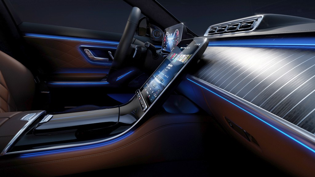 Кабината на Mercedes S-Class на првите фотографии изгледа нереално