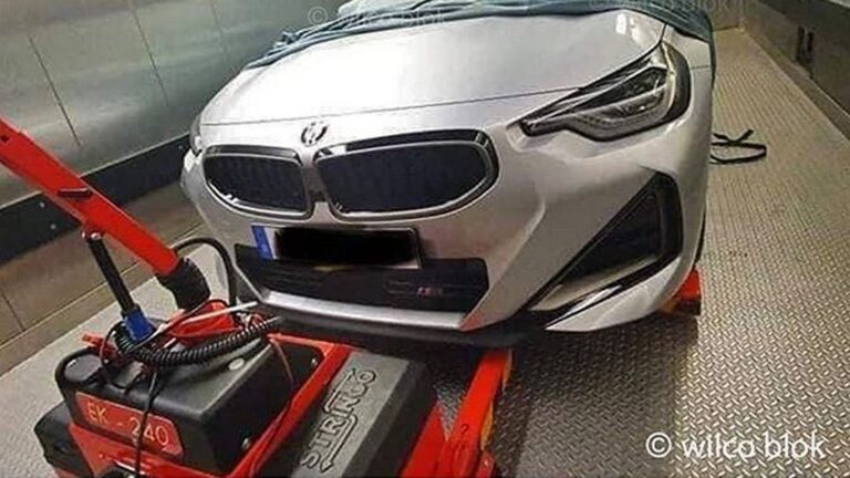 Купето од серијата 2 на BMW без џиновски бубрези