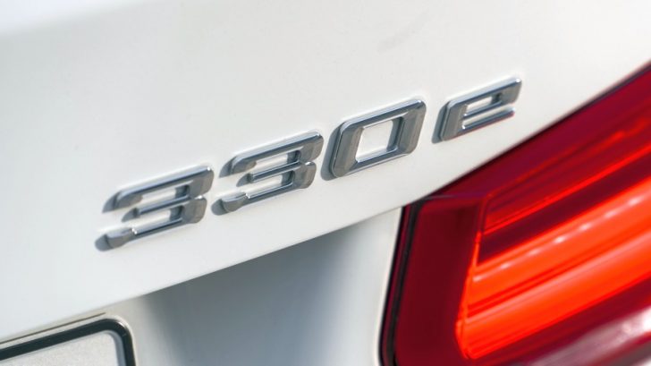 Луксуз е да возиш хибриден BMW што заштедува 1000 евра годишно