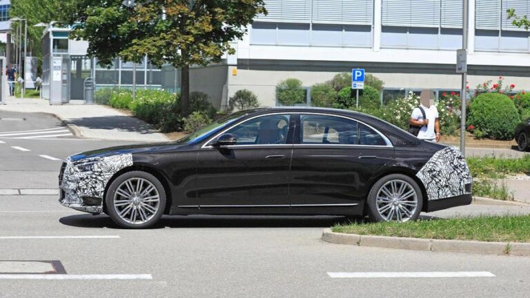 Новиот Mercedes S-Class сликан со минимално маскирање