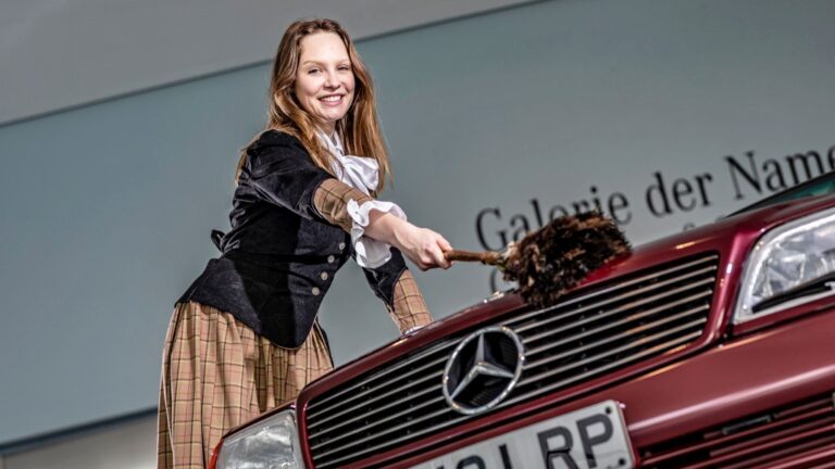 Од музејот на Mercedes Како се миеја автомобилите низ годините