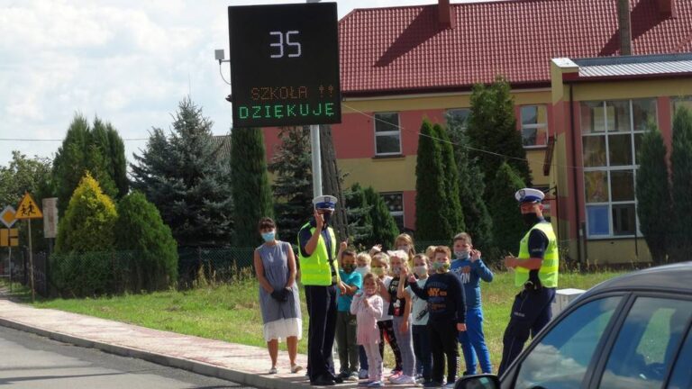 Уличен знак во Полска веднаш ја покажува казната при пречекорување