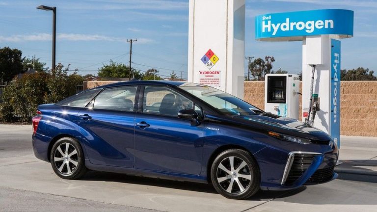 водородниот погон, Toyota Mirai