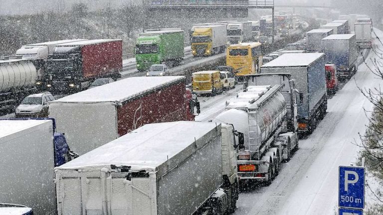Пари за зимски гуми нема, луксузниот отпад бара скапи гуми