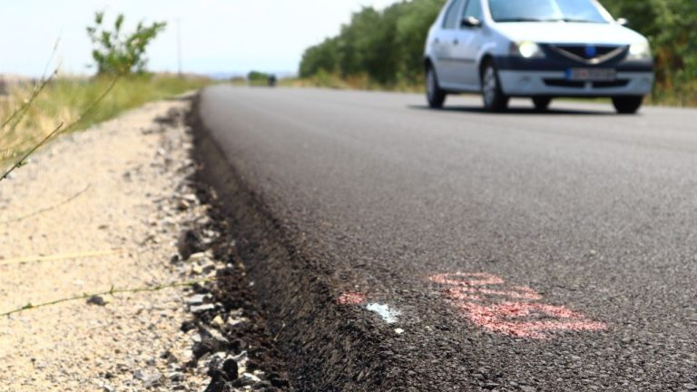 Велес-Градско: Патот од 20 километри долг година и кој знае уште колку