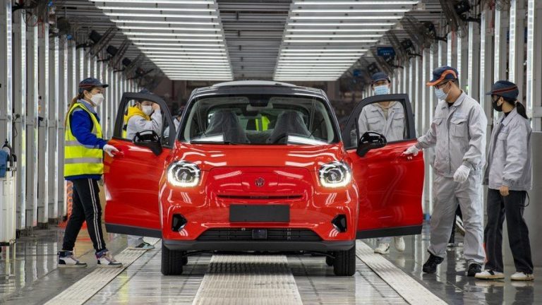 Кинескиот пазар се враќа во форма, расте продажбата на електрични автомобили