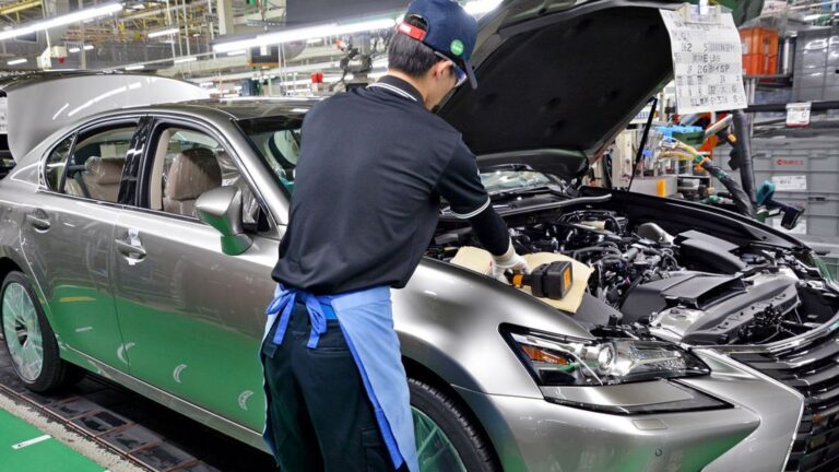 Поради експлозија во фабрика на добавувач мируваат шест фабрики на Toyota