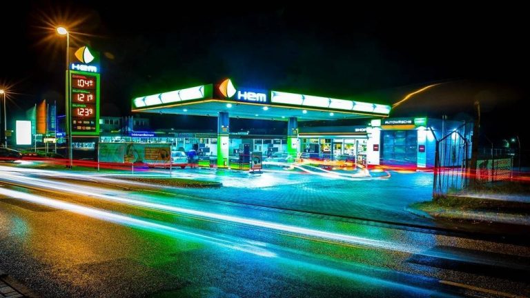 Цените на горивата ќе продолжат да паѓаат во 2023 година
