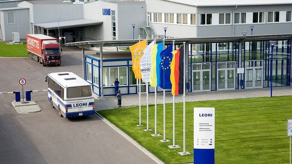 фабрика компоненти Leoni украина